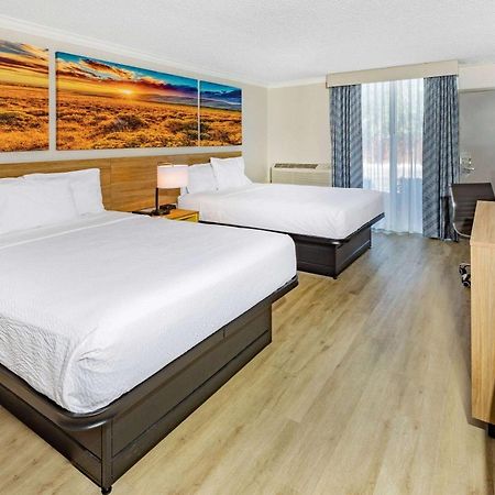 Days Inn By Wyndham Del Rio Exteriör bild